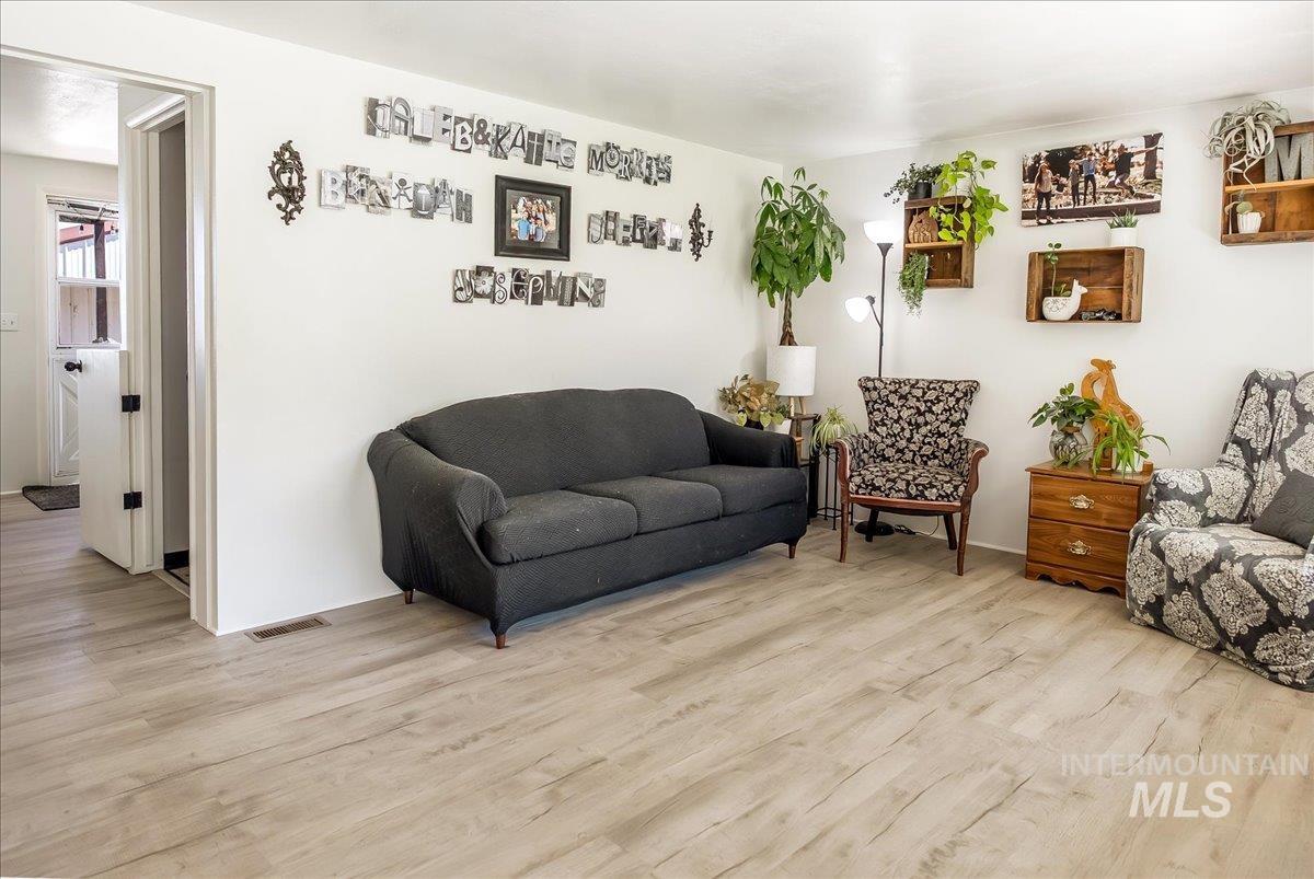 548 Wiseman Street Property Photo 6