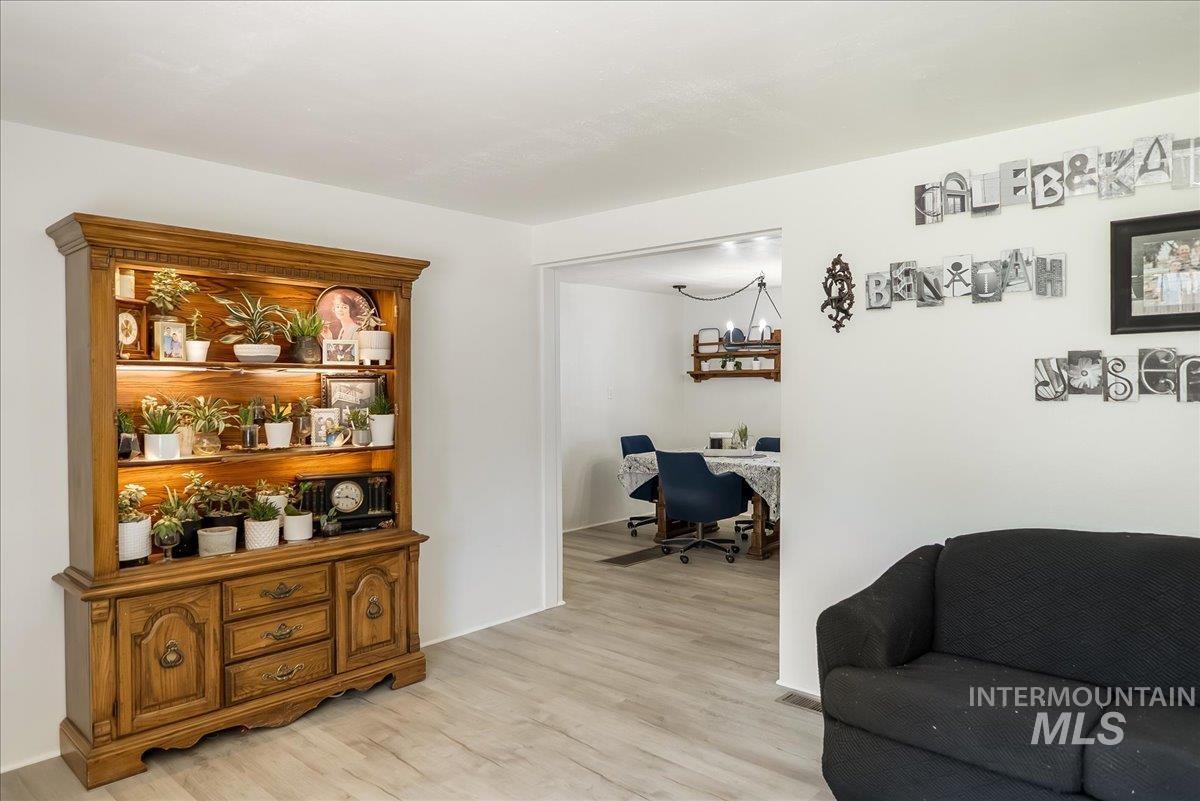 548 Wiseman Street Property Photo 8