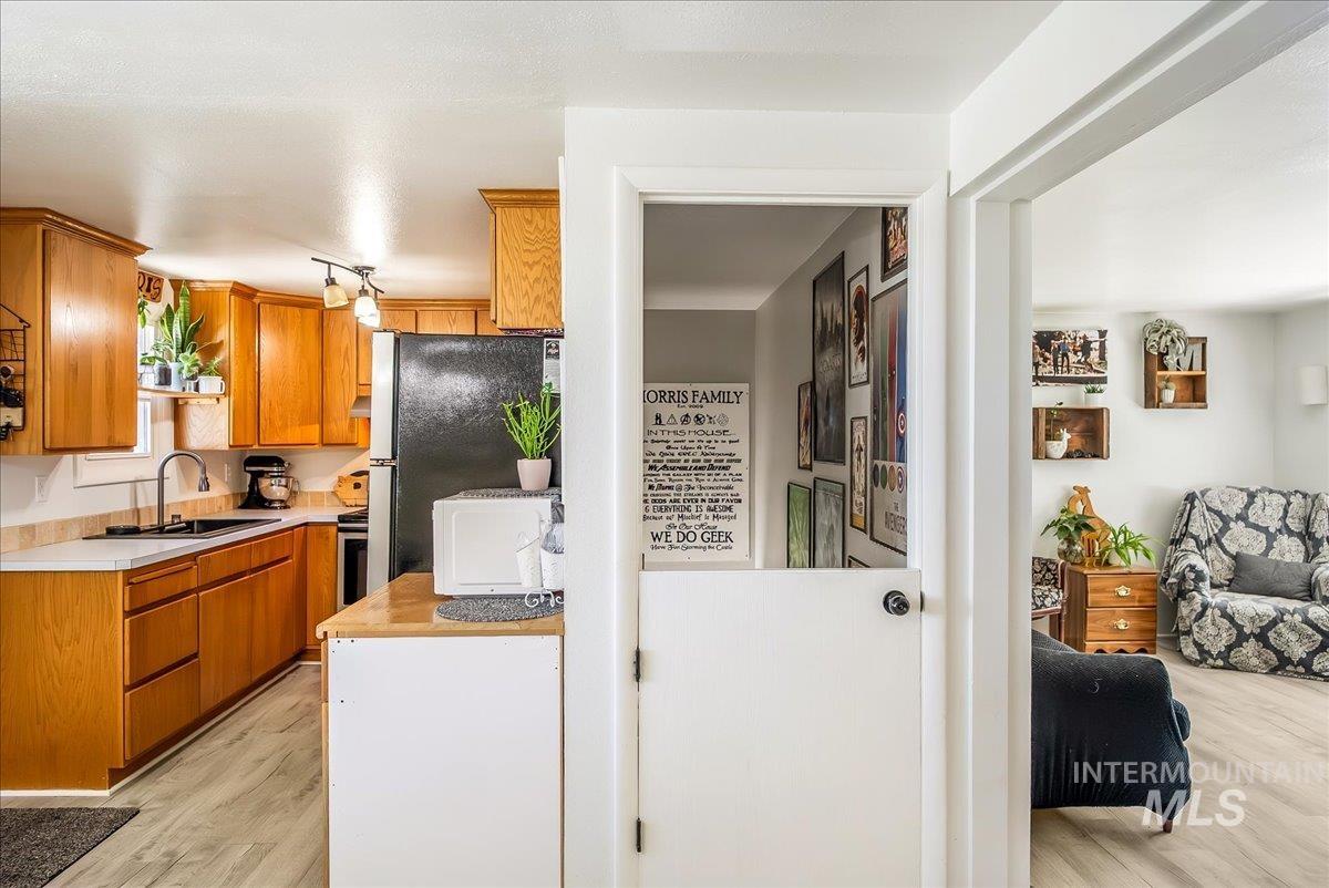 548 Wiseman Street Property Photo 9