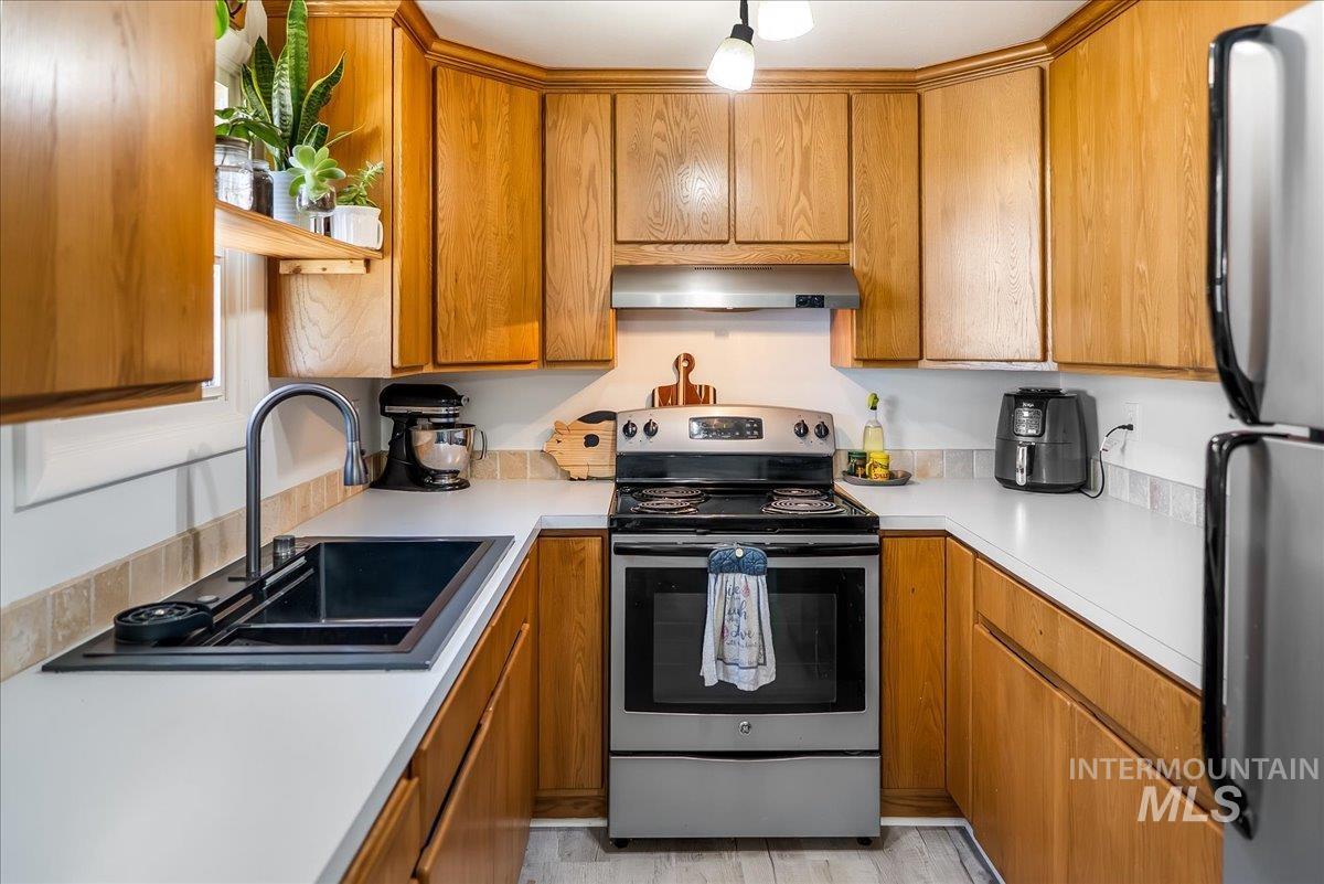 548 Wiseman Street Property Photo 10