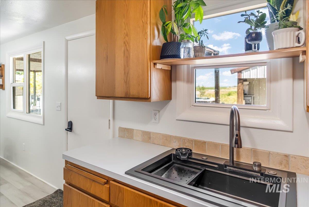 548 Wiseman Street Property Photo 11