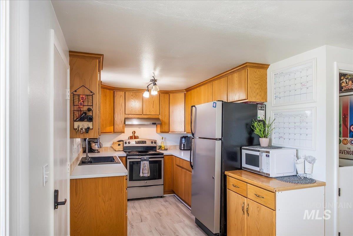 548 Wiseman Street Property Photo 12