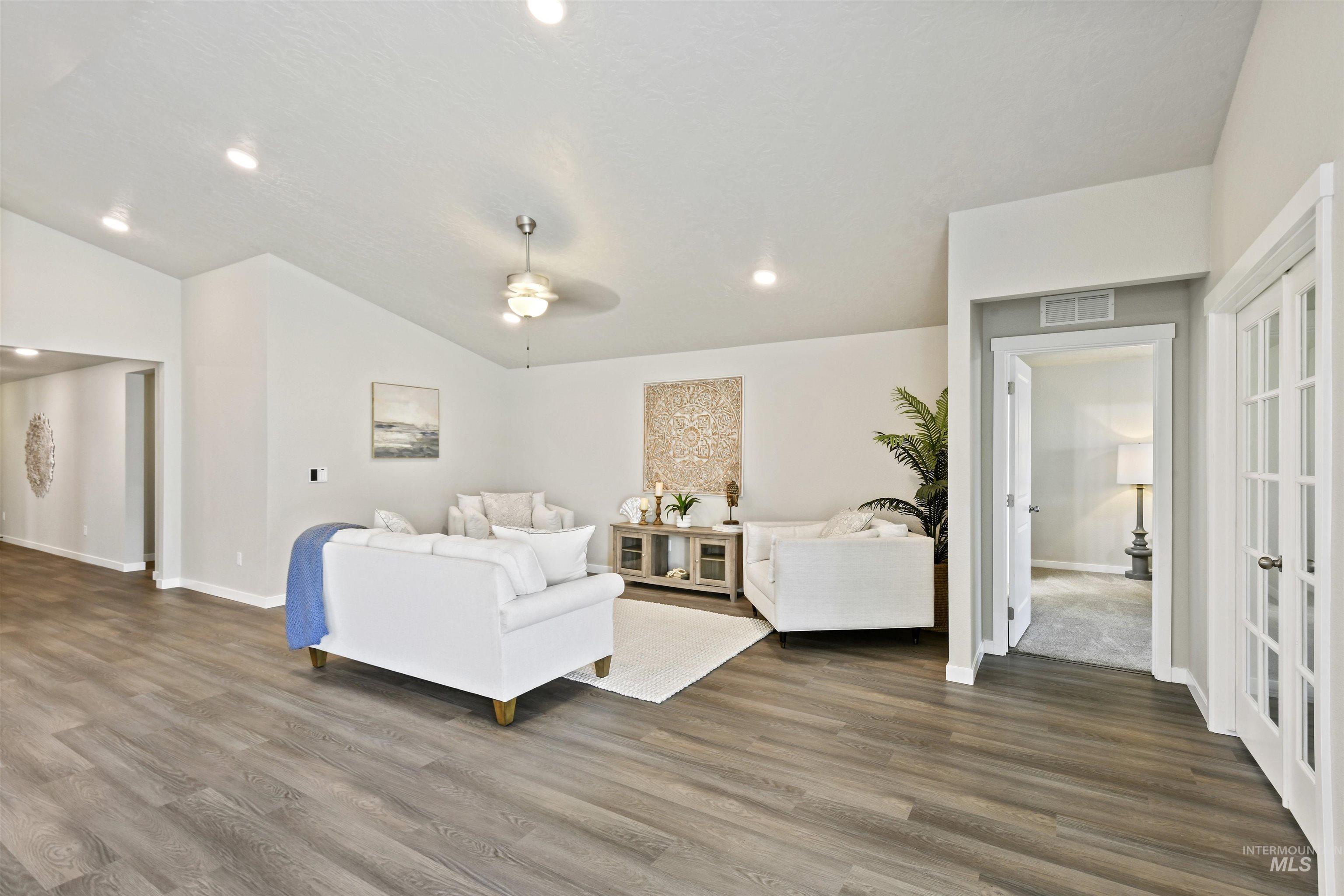 3499 S Rosa Parks Way Property Photo 4