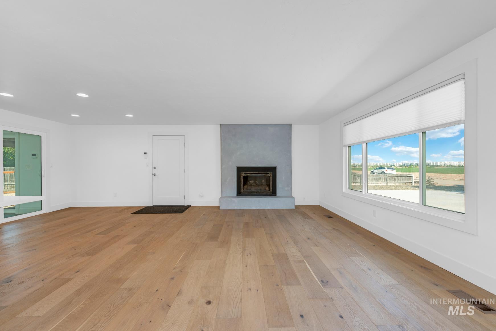 2155 W Waltman Property Photo 4