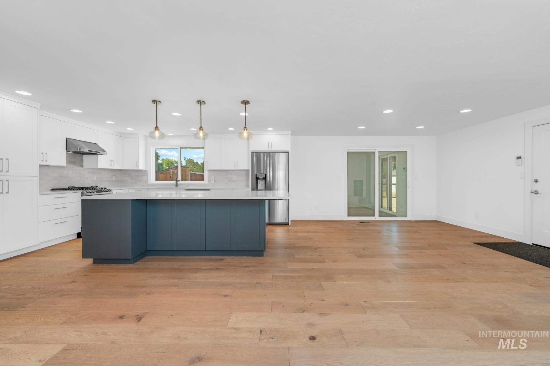 2155 W Waltman Property Photo 5