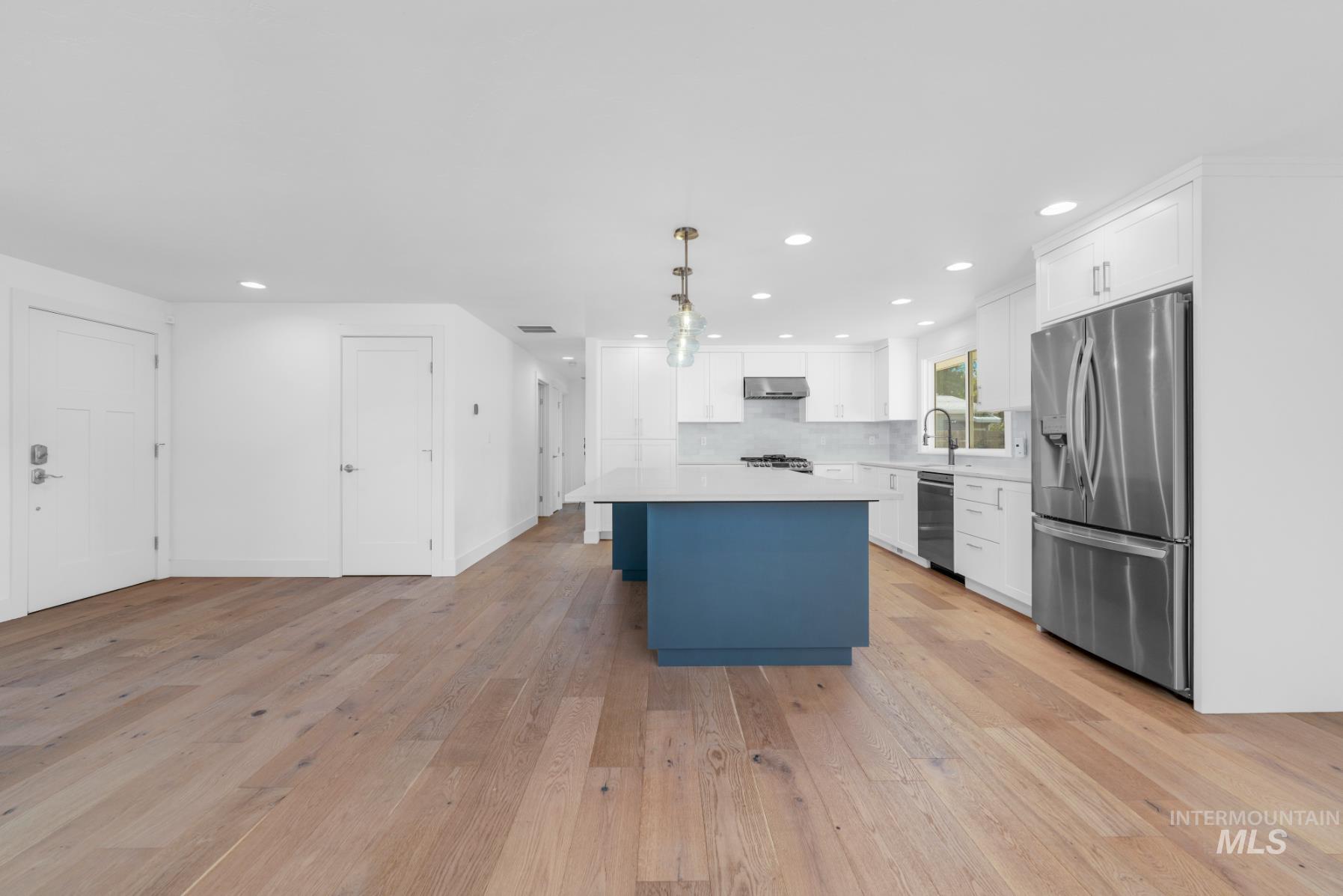 2155 W Waltman Property Photo 6