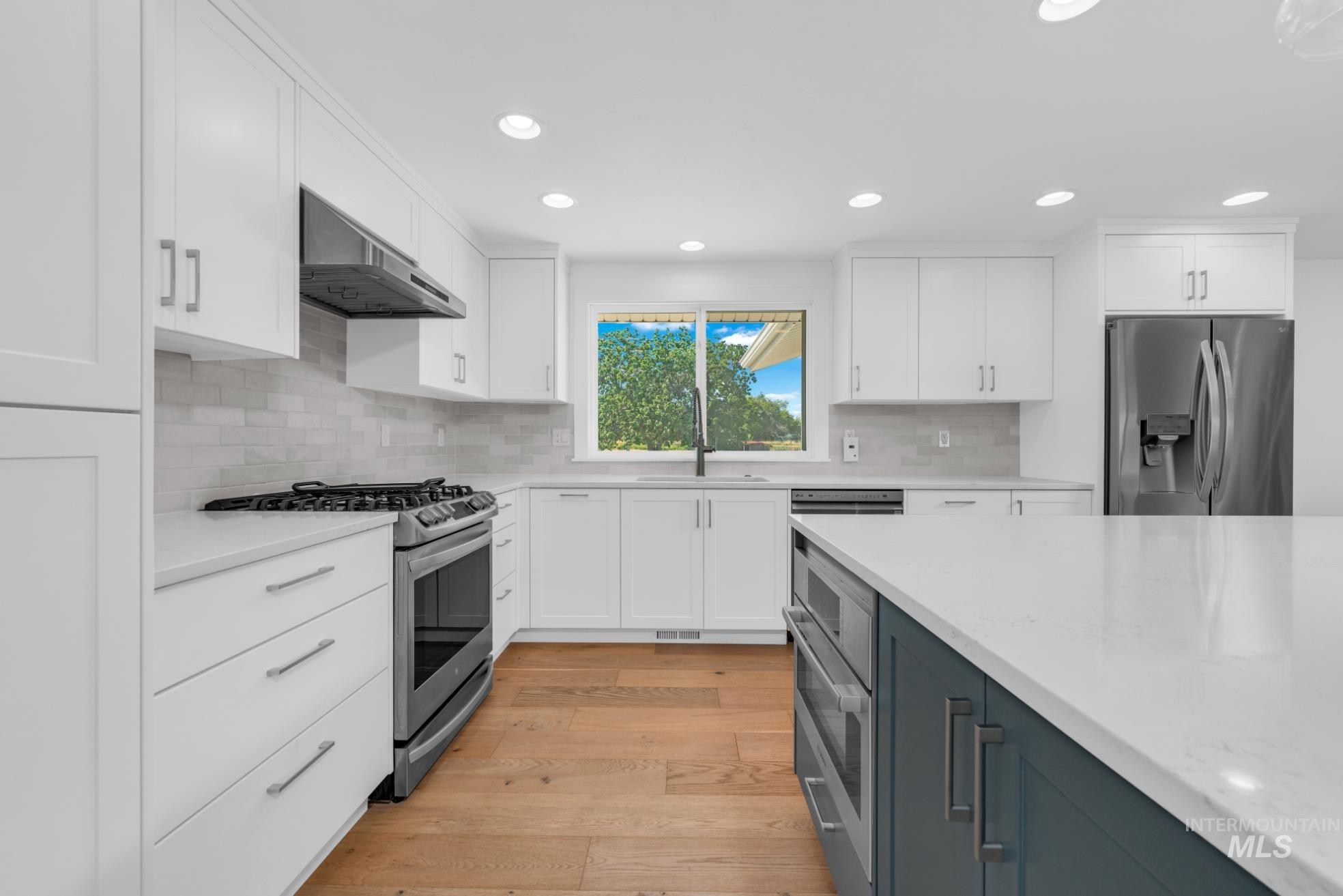 2155 W Waltman Property Photo 7