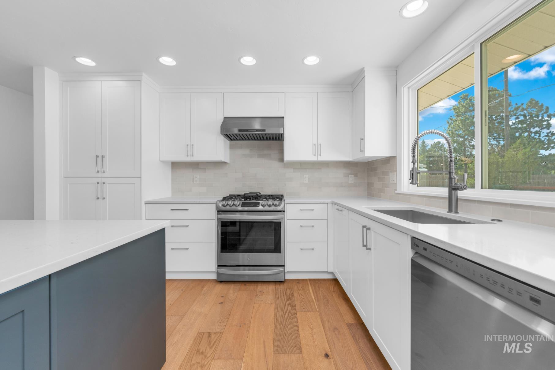 2155 W Waltman Property Photo 8