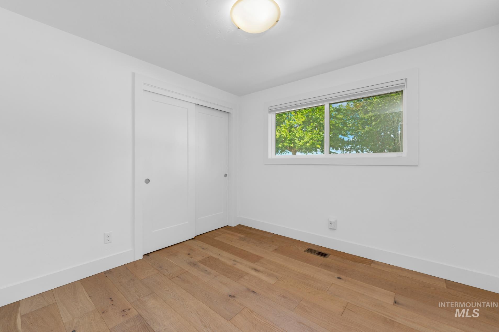 2155 W Waltman Property Photo 10