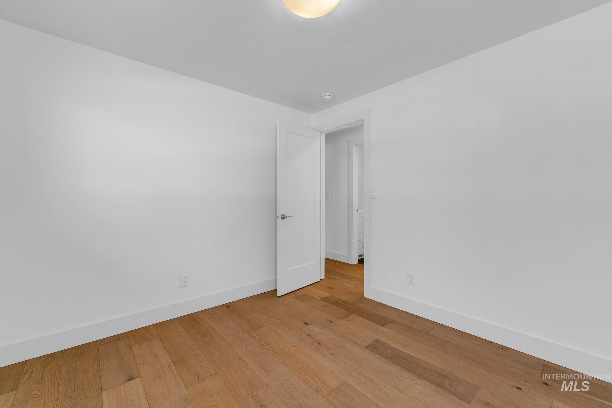 2155 W Waltman Property Photo 11