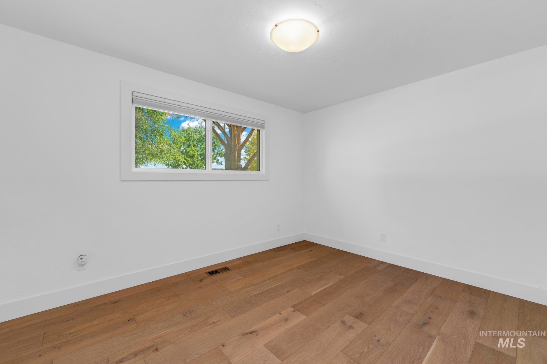 2155 W Waltman Property Photo 12