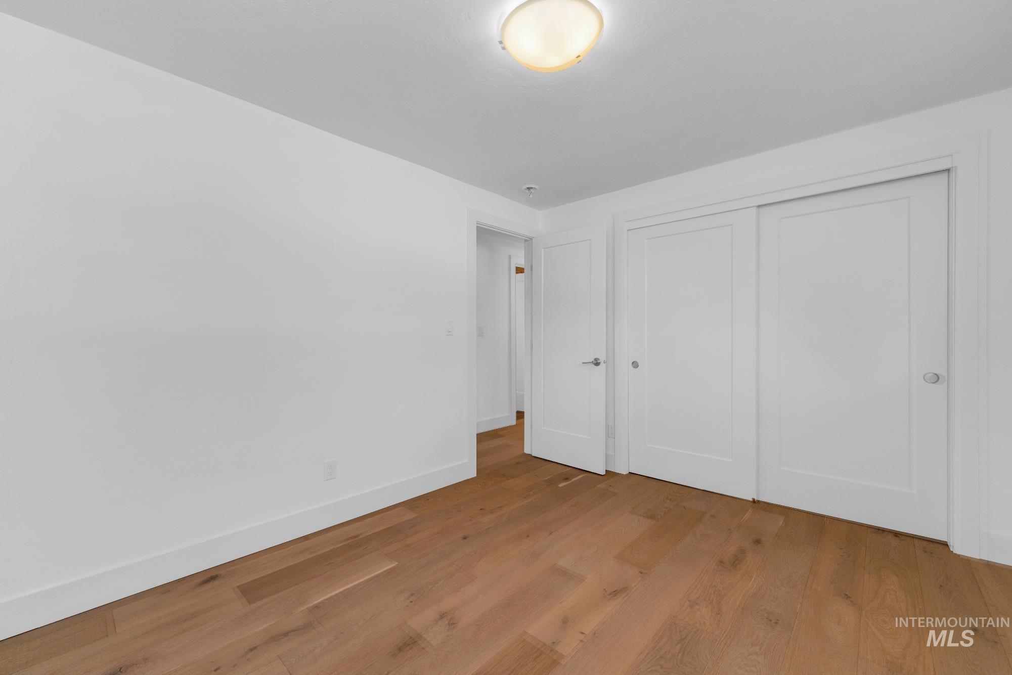 2155 W Waltman Property Photo 13