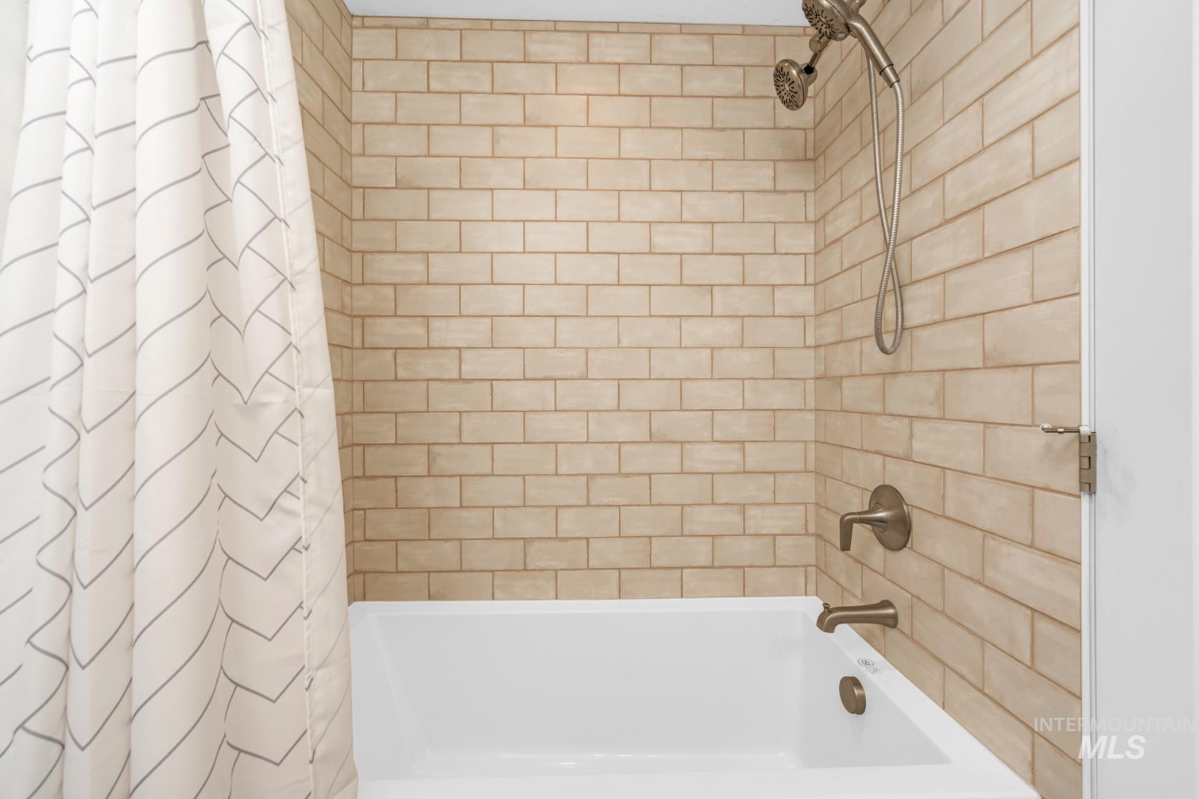 2155 W Waltman Property Photo 15