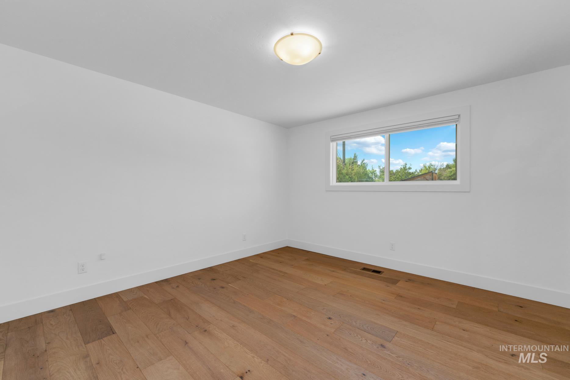 2155 W Waltman Property Photo 16