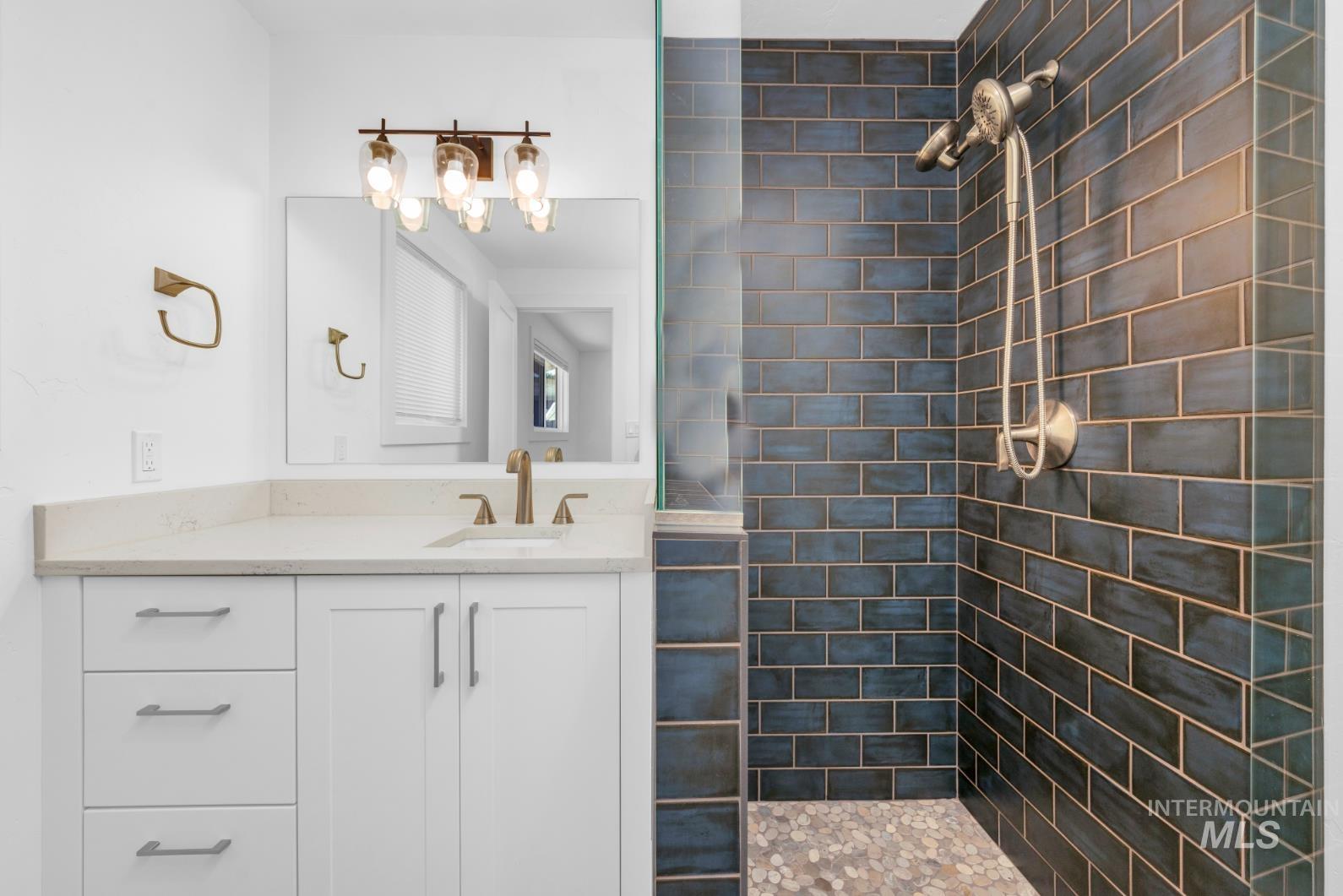 2155 W Waltman Property Photo 18