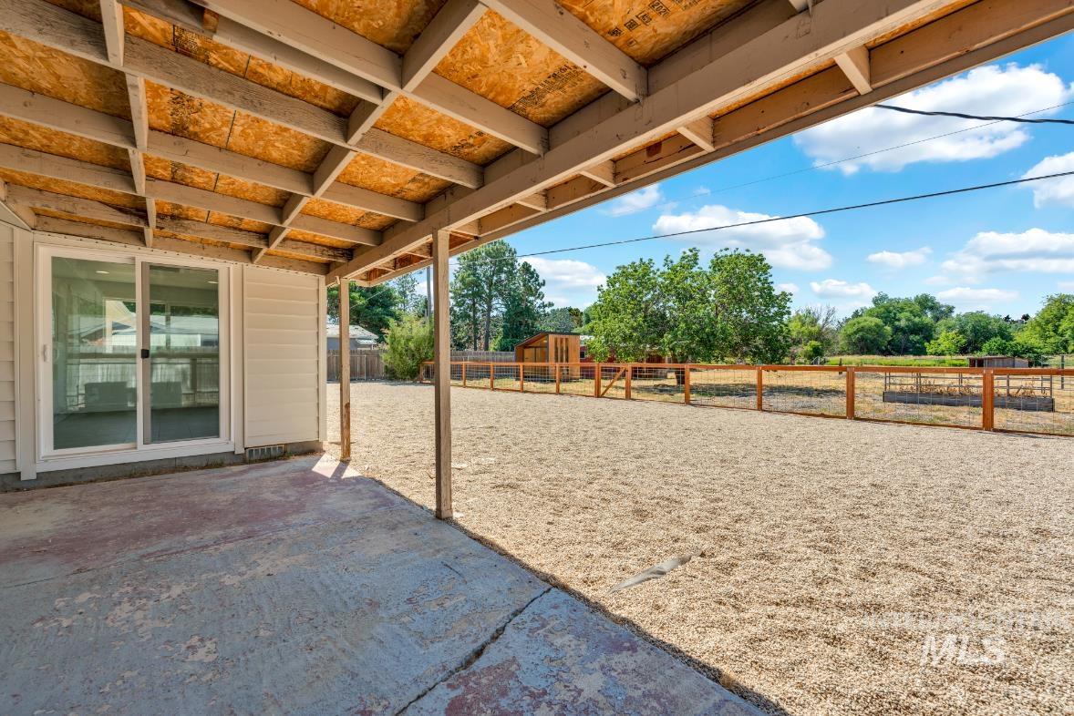 2155 W Waltman Property Photo 21