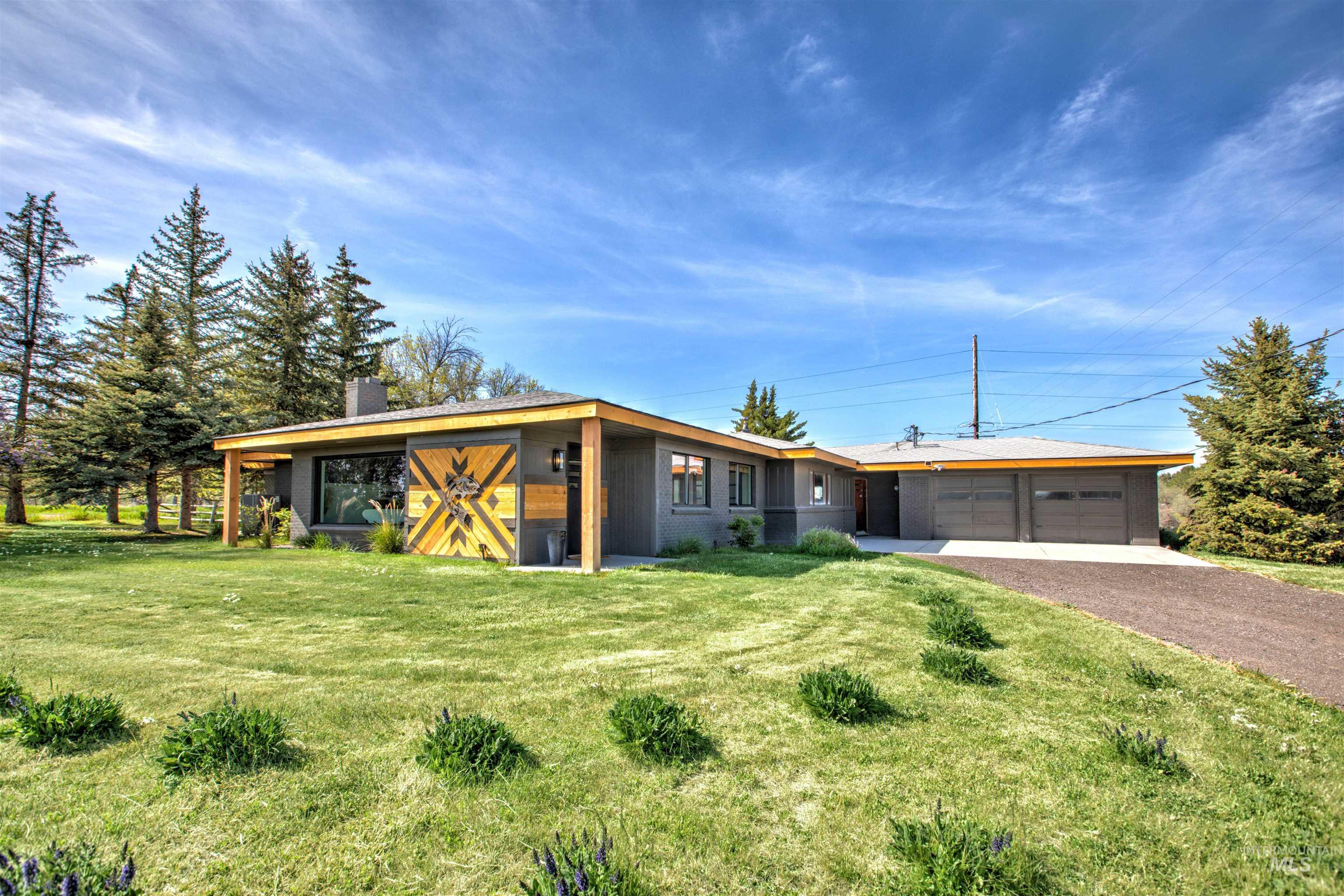 2672 E 4000 N Property Photo 2