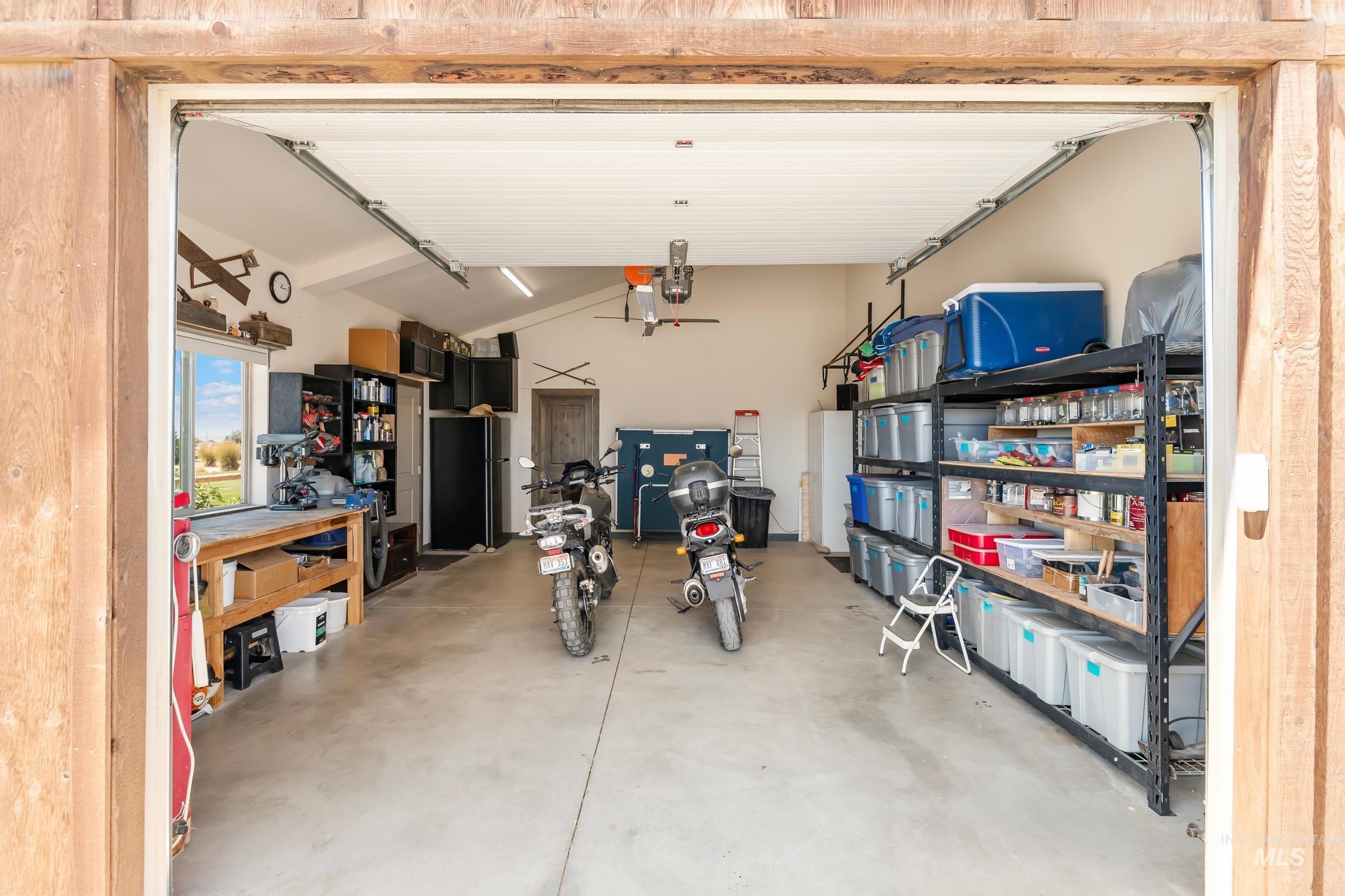 900 Robin Ln Property Photo 39