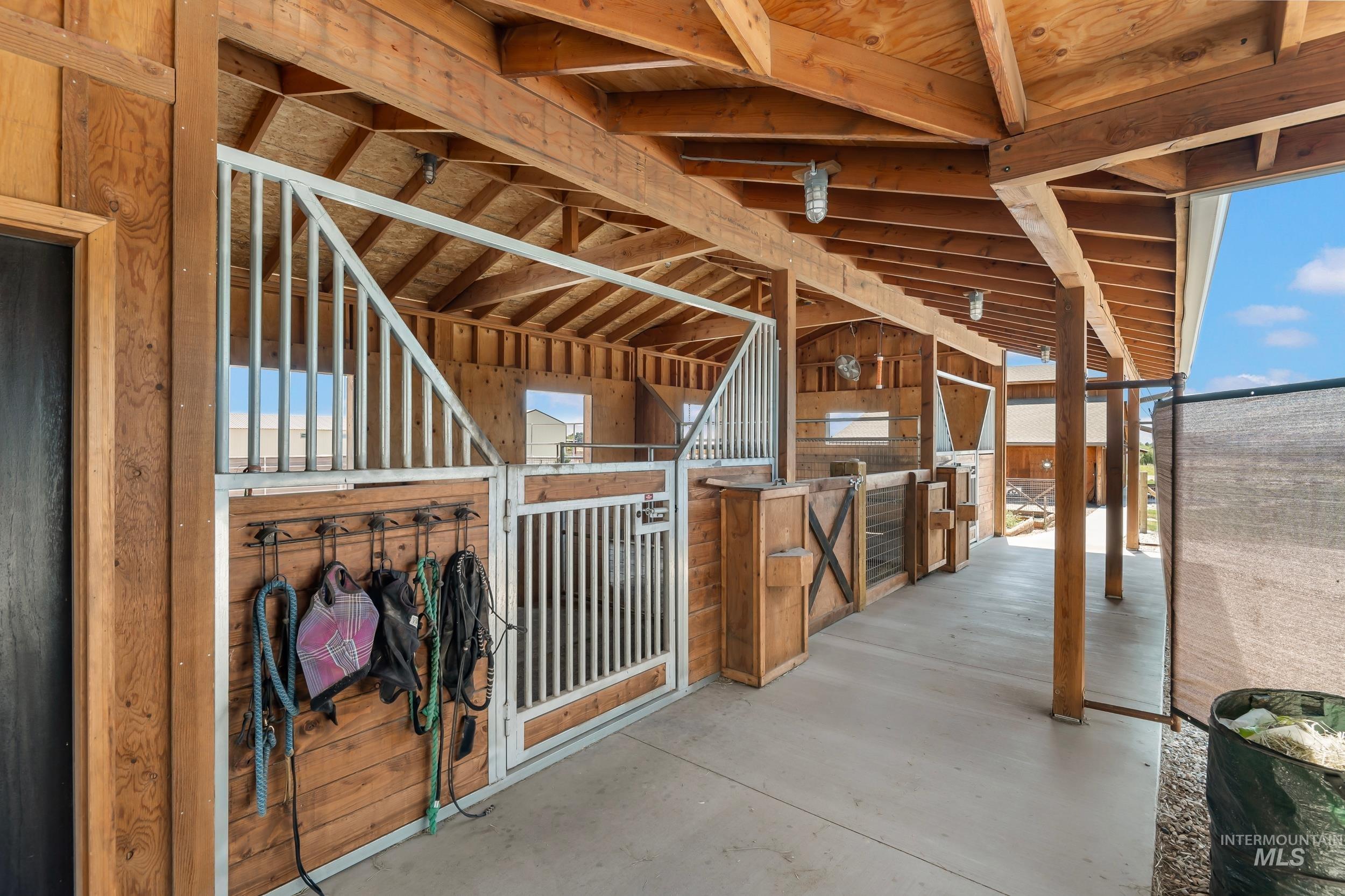 900 Robin Ln Property Photo 43