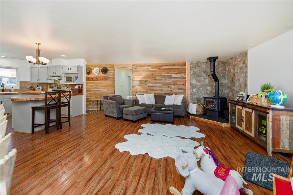 15960 Park View Dr Property Photo 1