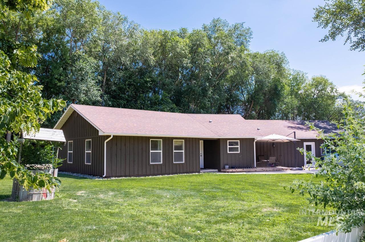 15960 Park View Dr Property Photo 3