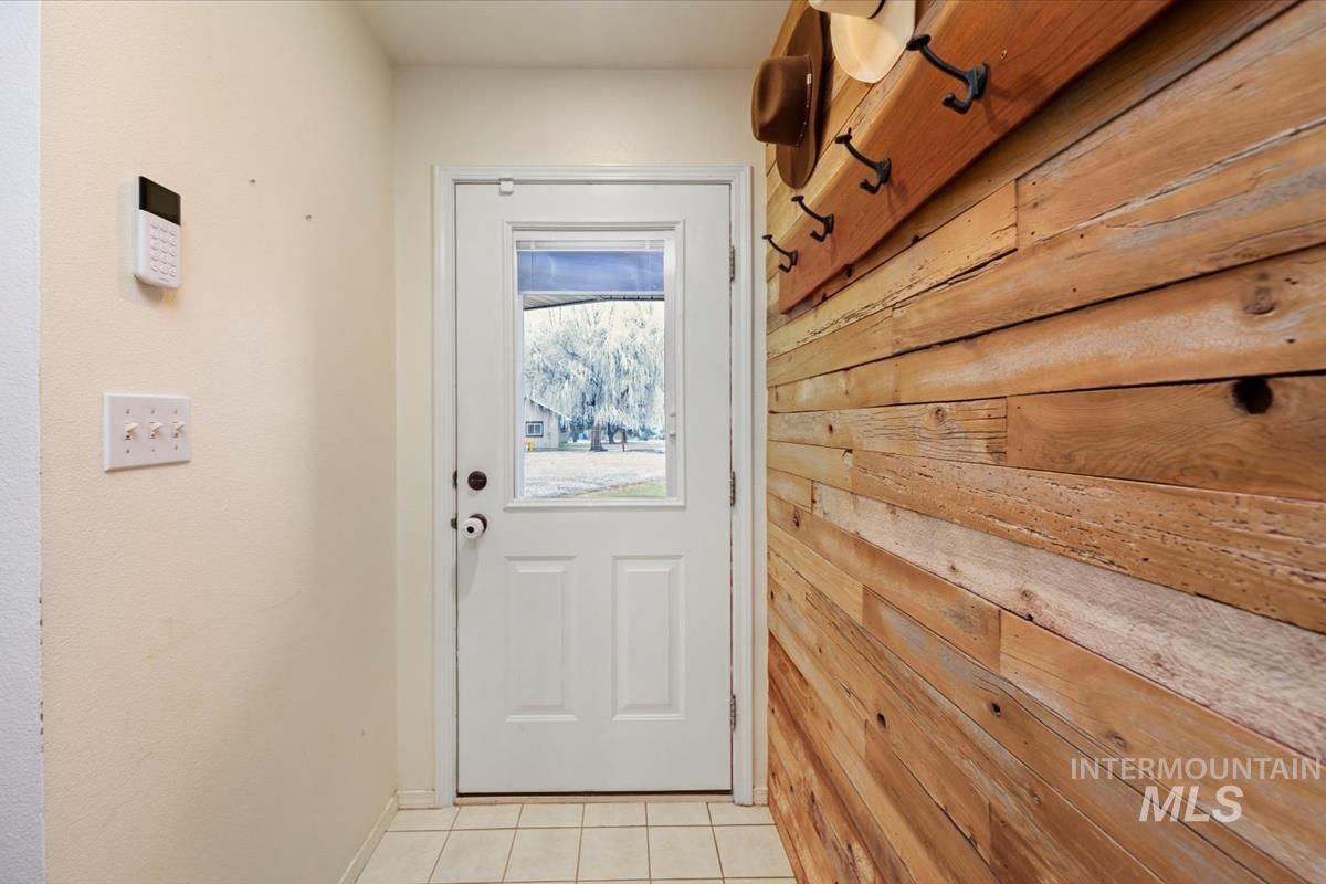 15960 Park View Dr Property Photo 5