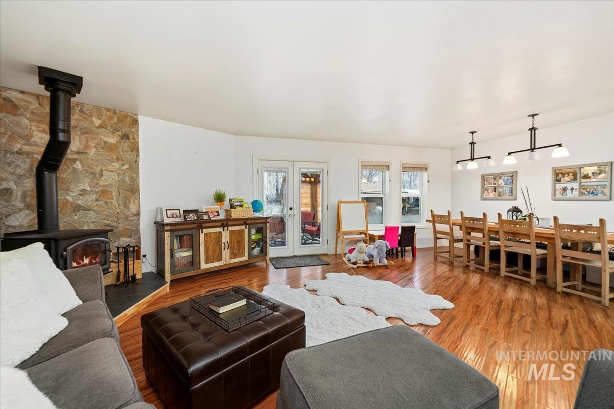 15960 Park View Dr Property Photo 8