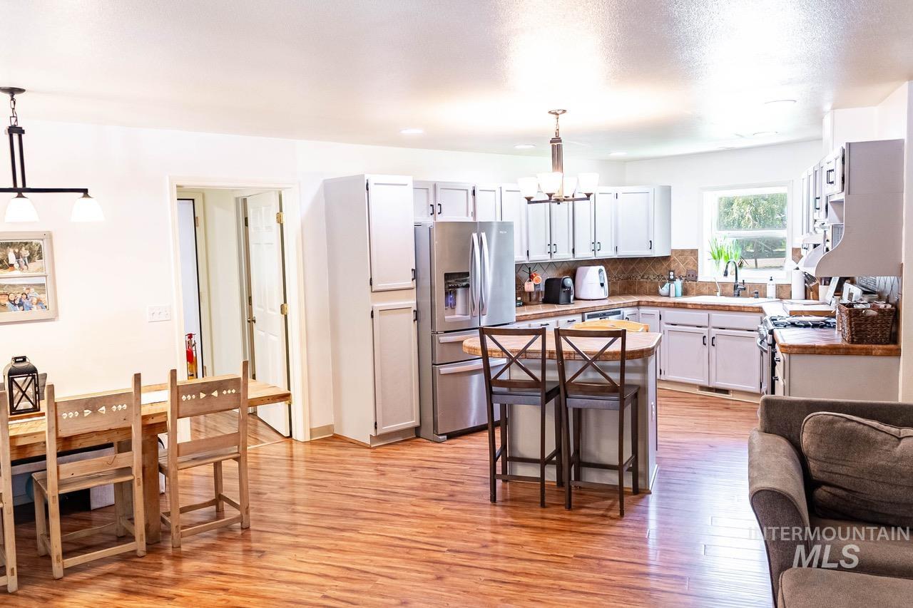 15960 Park View Dr Property Photo 9