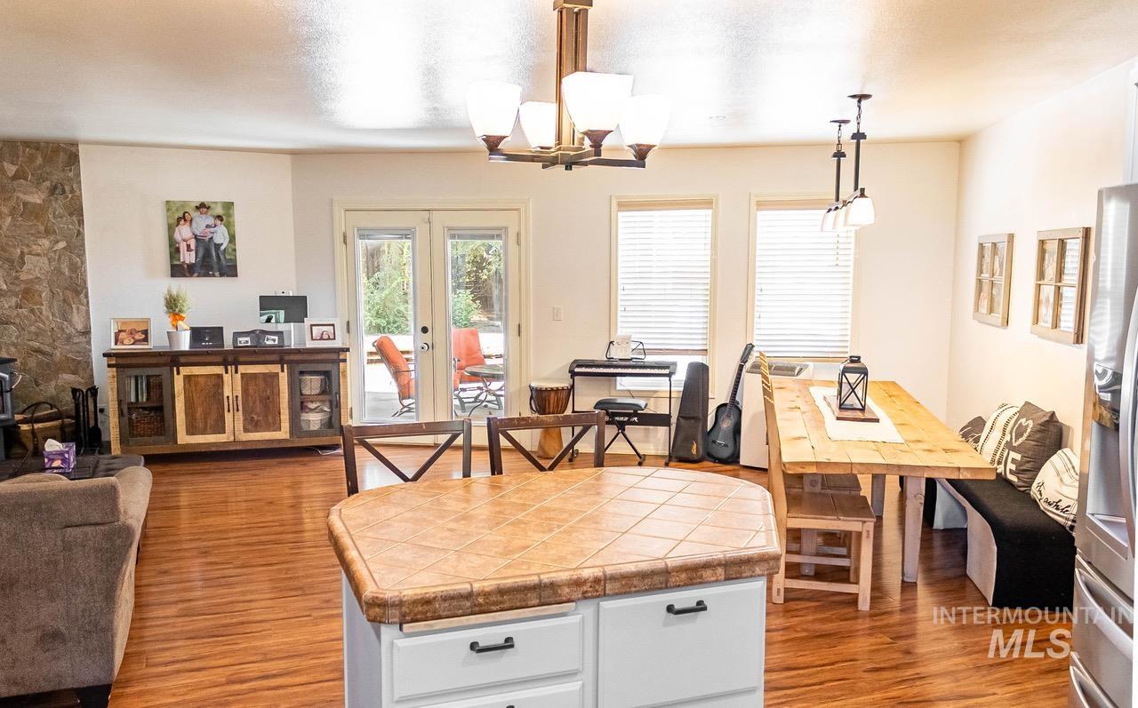 15960 Park View Dr Property Photo 11