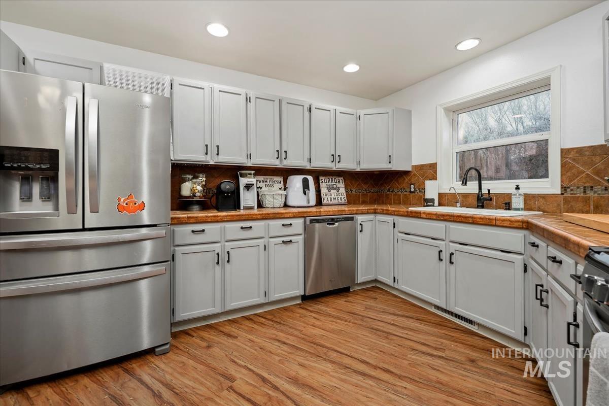 15960 Park View Dr Property Photo 12