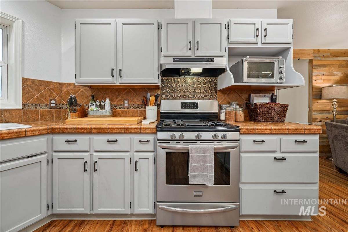 15960 Park View Dr Property Photo 13