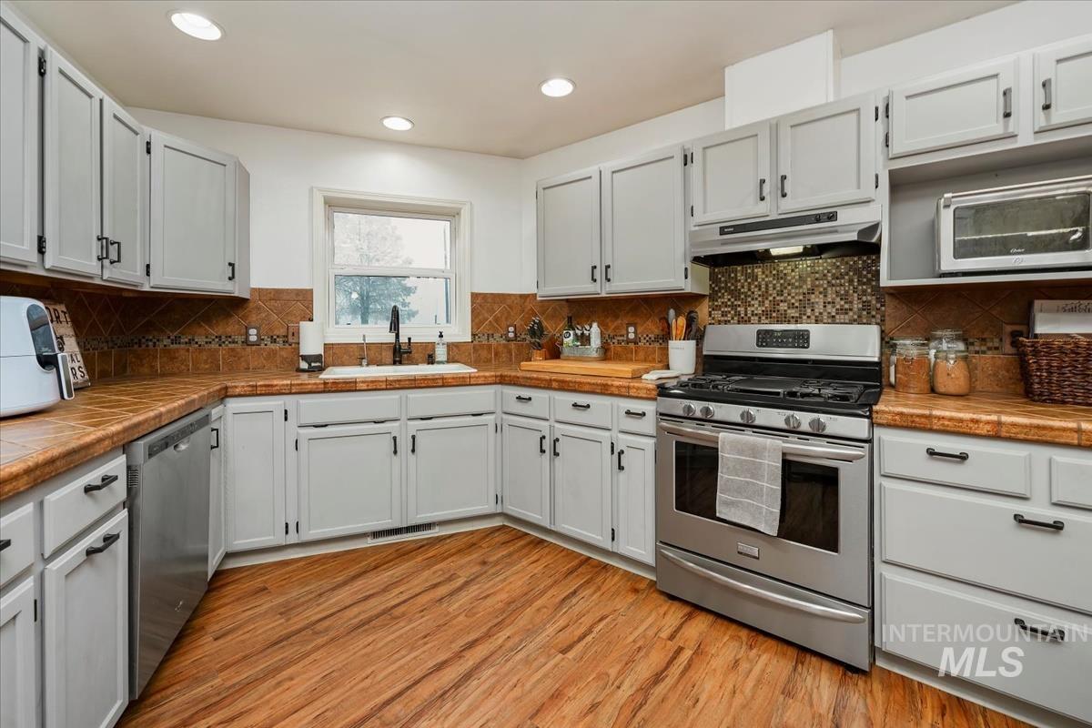 15960 Park View Dr Property Photo 14