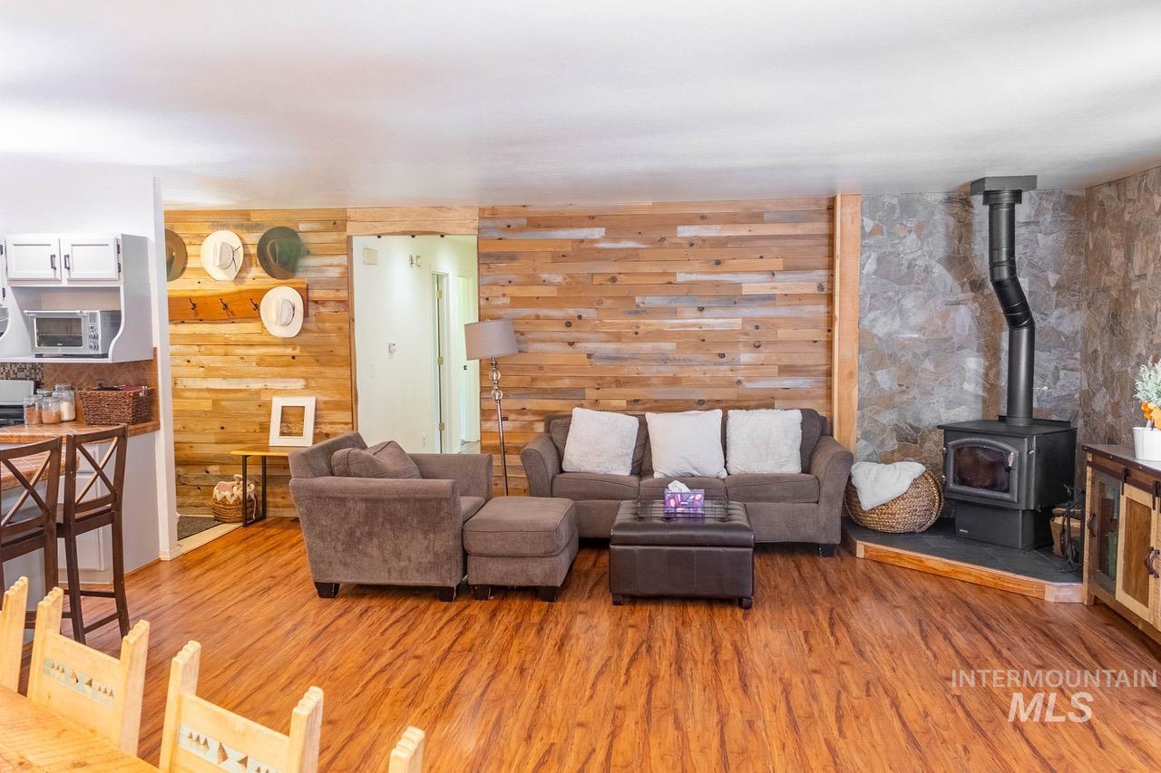 15960 Park View Dr Property Photo 18