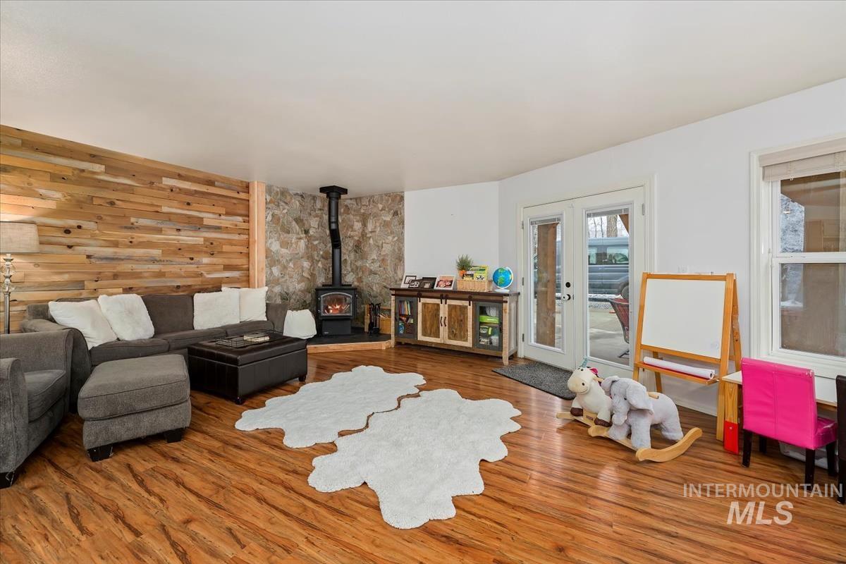 15960 Park View Dr Property Photo 19