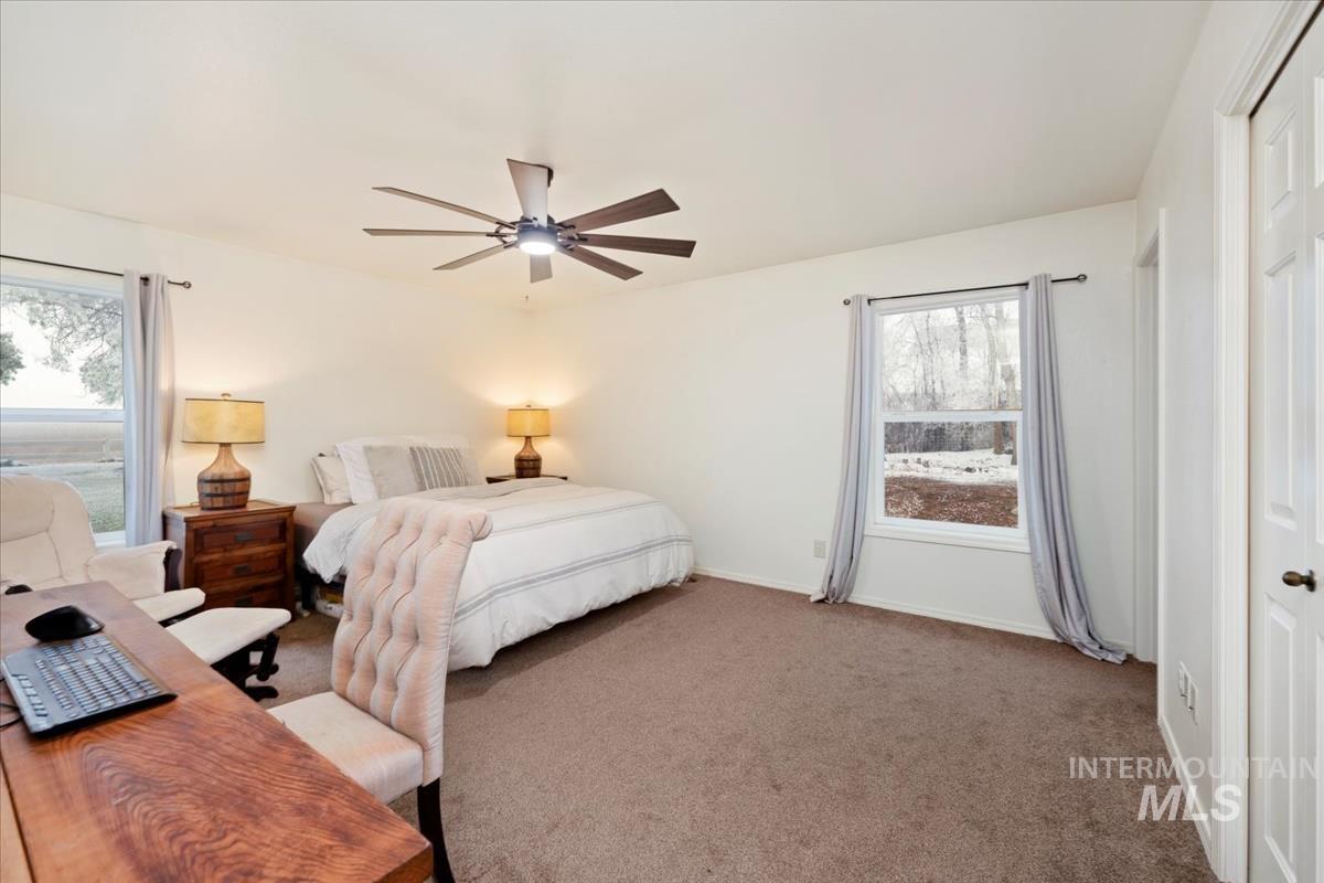 15960 Park View Dr Property Photo 21