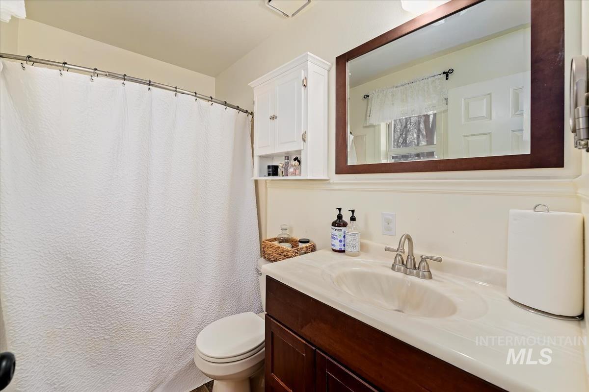 15960 Park View Dr Property Photo 24