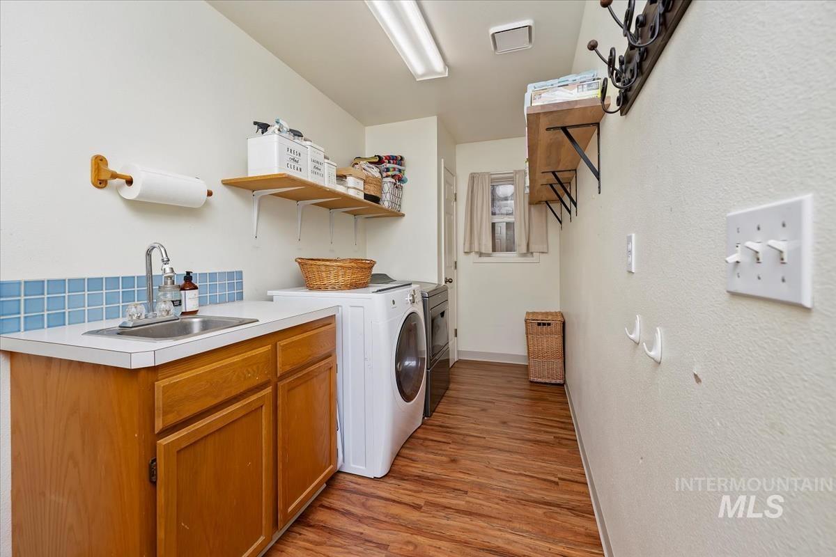 15960 Park View Dr Property Photo 25