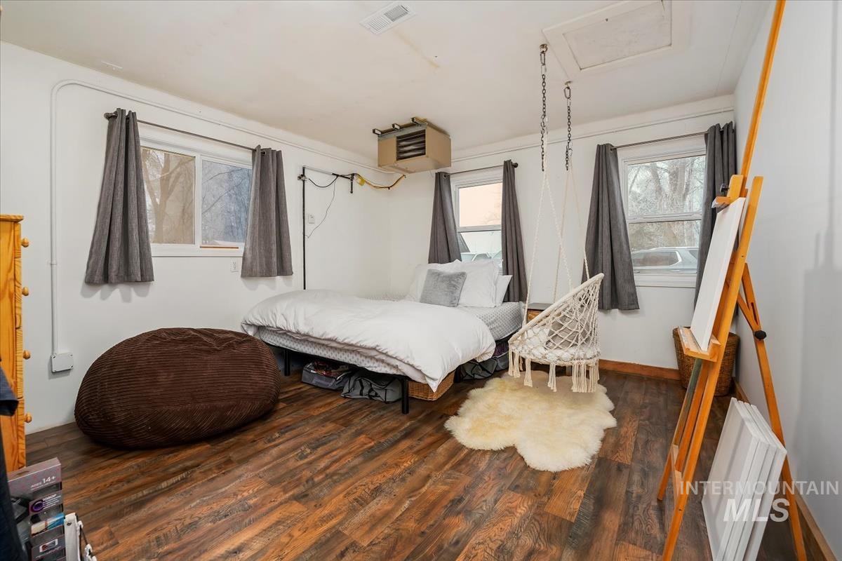 15960 Park View Dr Property Photo 26