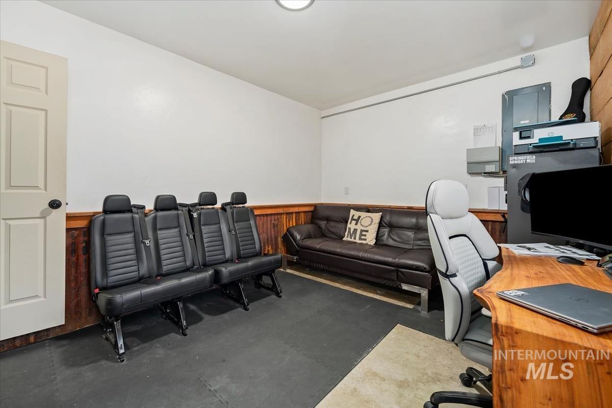 15960 Park View Dr Property Photo 27