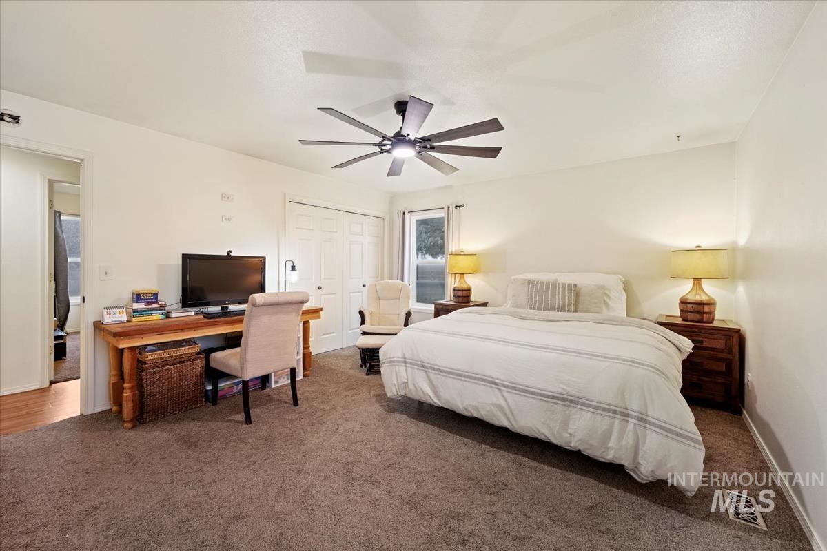 15960 Park View Dr Property Photo 31