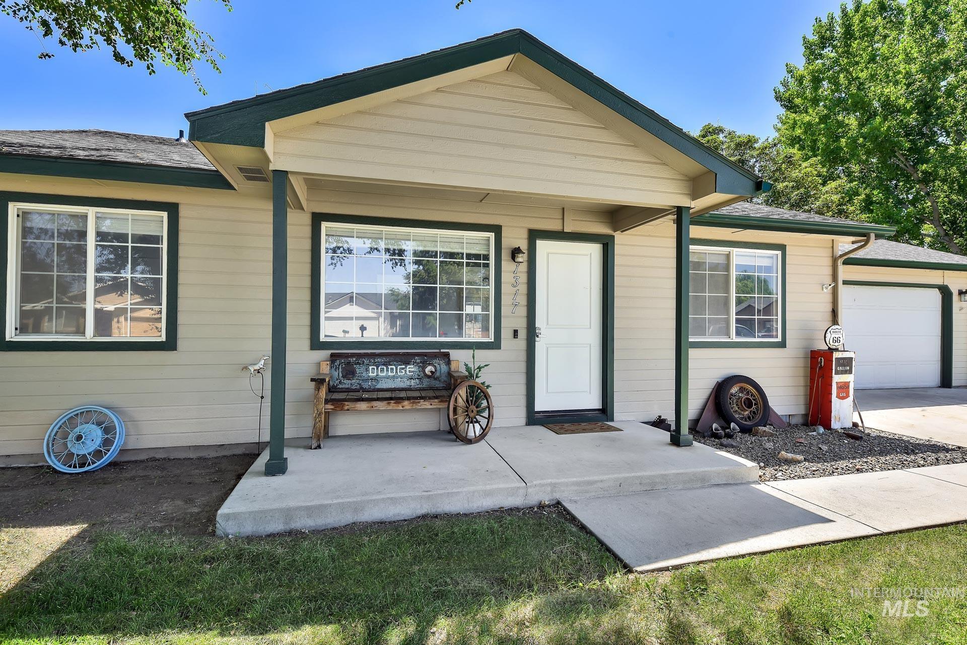 1317 W Ash Place Property Photo 1