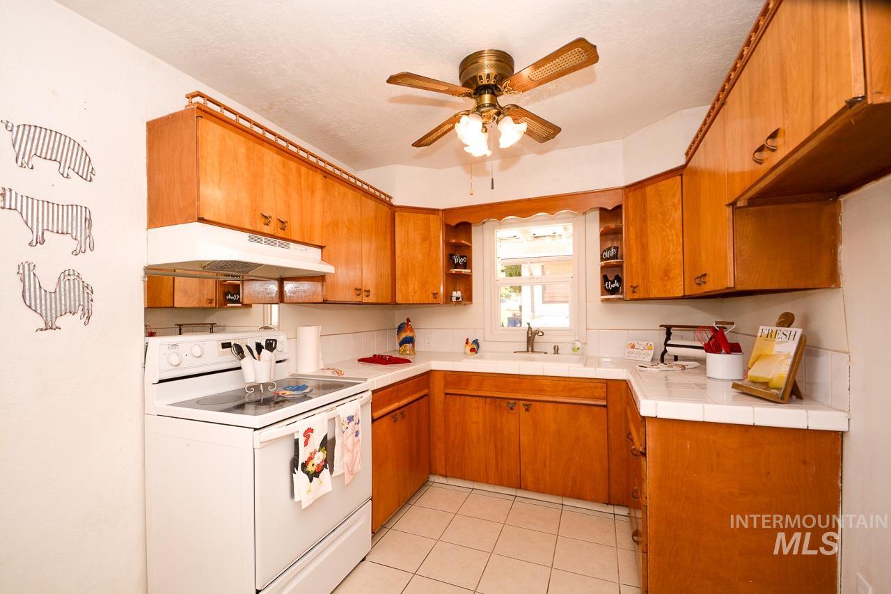 119 E Ave. C Property Photo 9