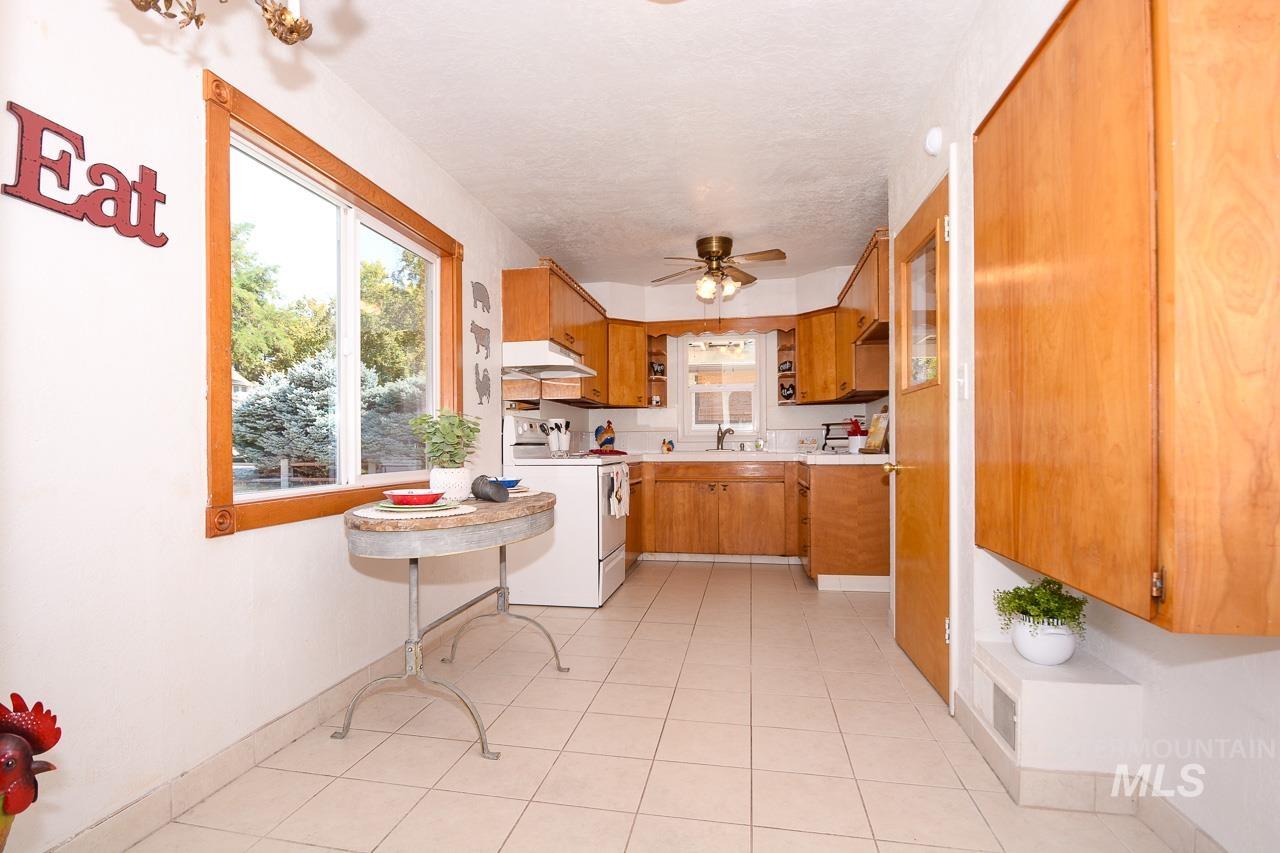 119 E Ave. C Property Photo 10