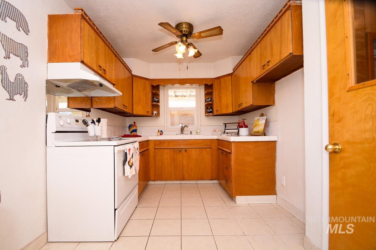 119 E Ave. C Property Photo 11