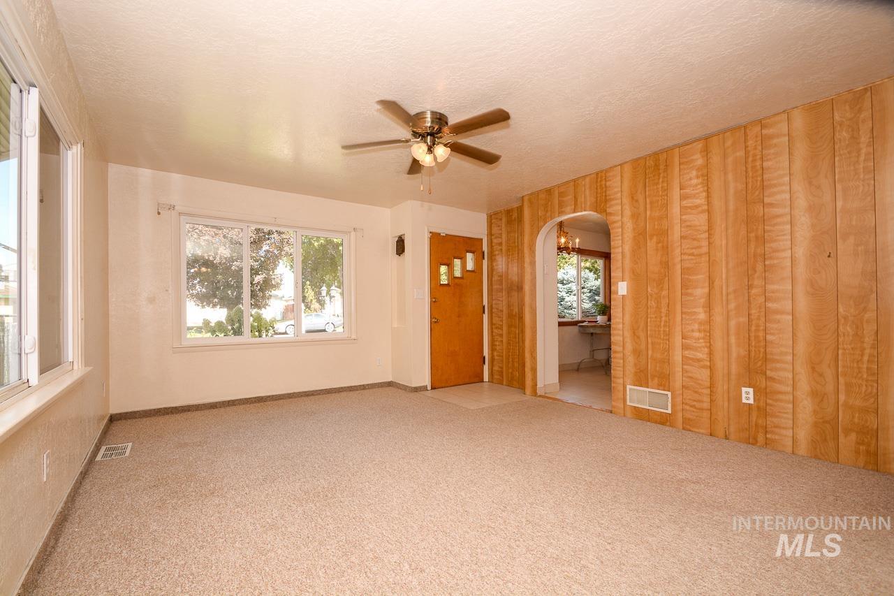 119 E Ave. C Property Photo 18