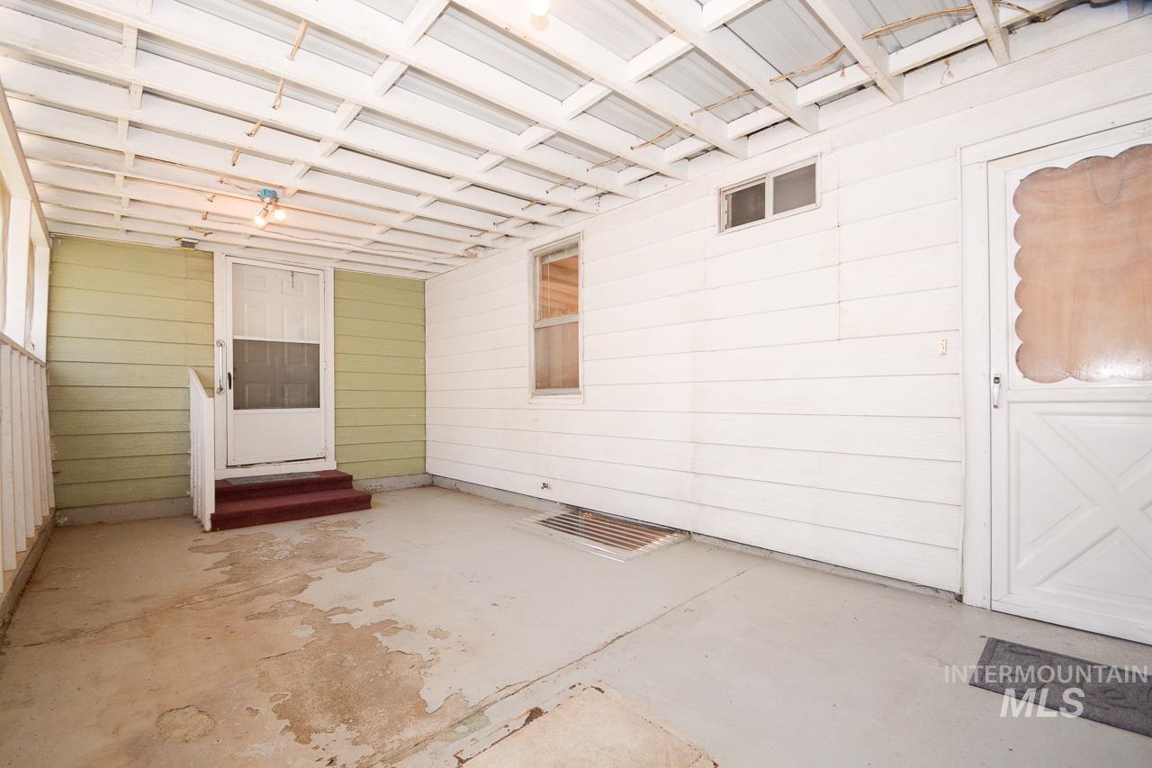 119 E Ave. C Property Photo 29