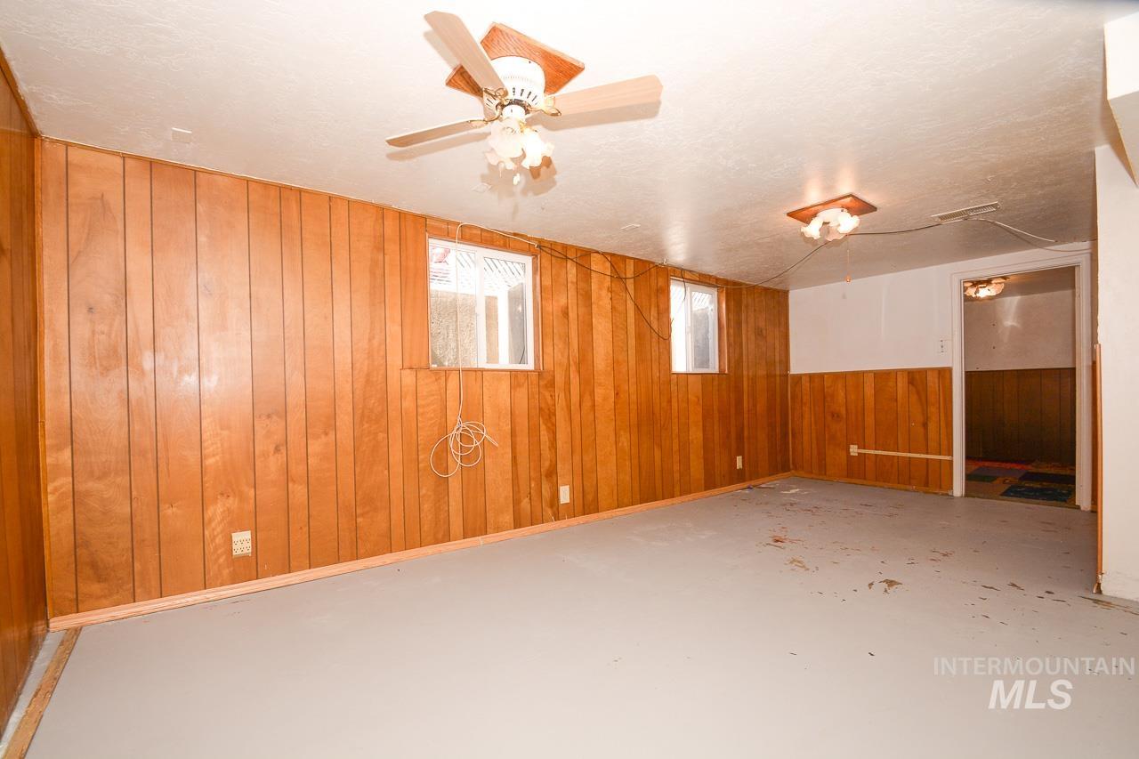 119 E Ave. C Property Photo 32