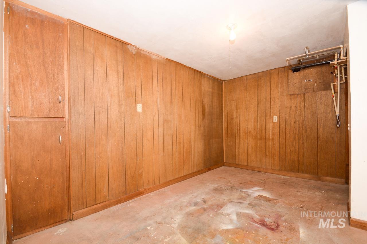 119 E Ave. C Property Photo 35