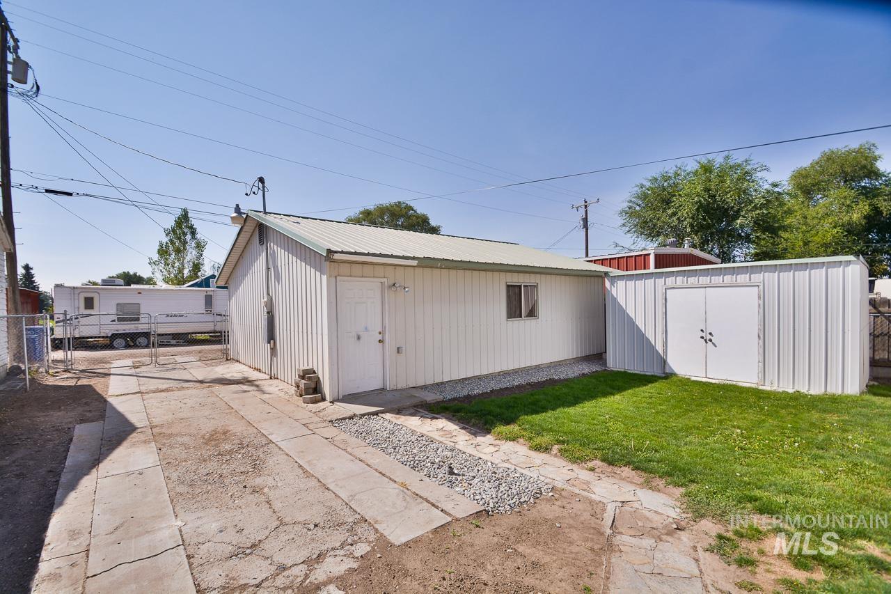 119 E Ave. C Property Photo 36