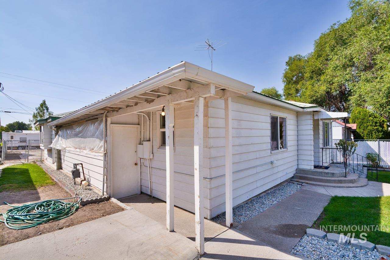 119 E Ave. C Property Photo 37